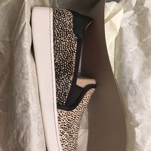 UGG Women’s CAS Exotic Loafer/Slip-On Size 7